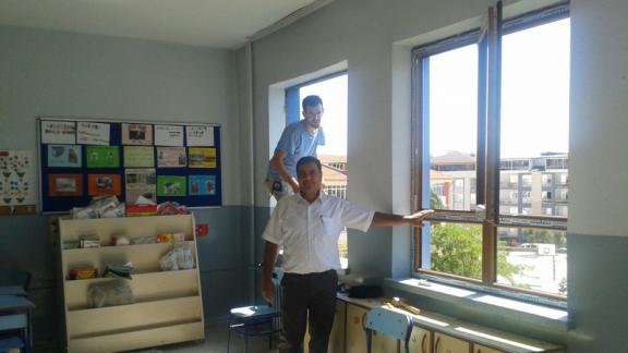 Güngör Cerit Cumhuriyet İlkokulu Pencereleri Yenileniyor