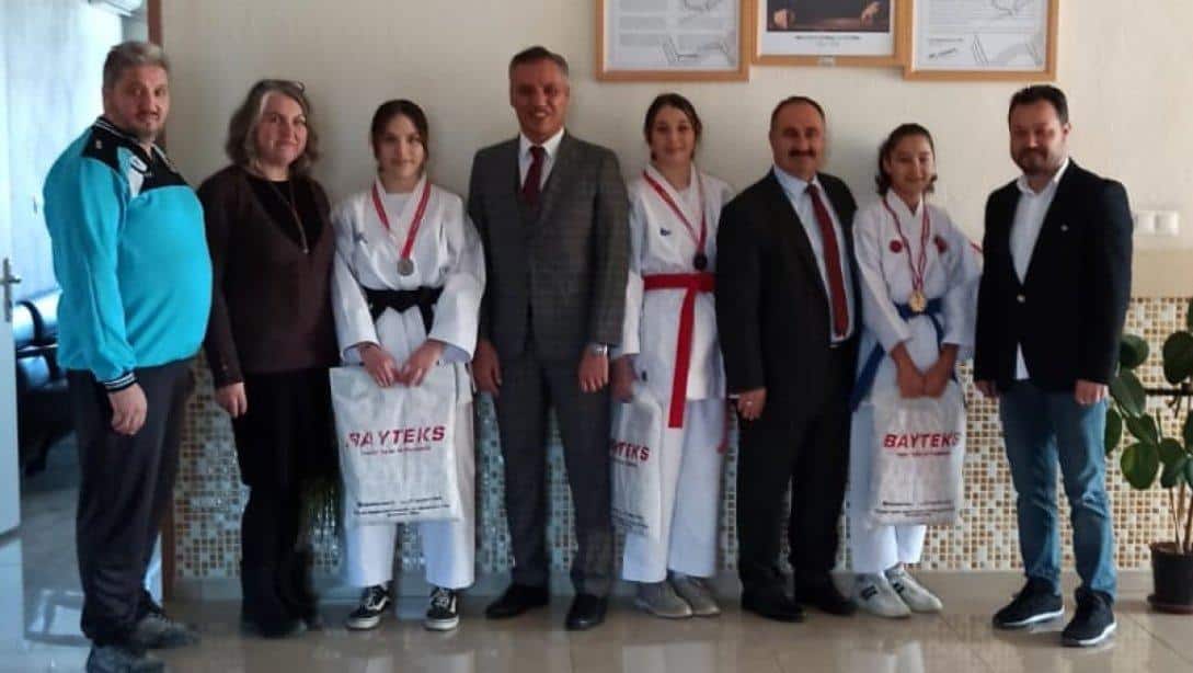 Karate Kursu Okul Sporları İl Seçmelerinde dereceye giren öğrencilerimizin ödül töreni